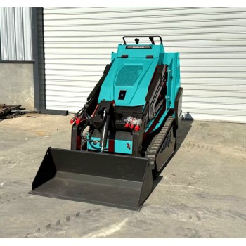 MINI CHARGEUR / VALET DE FERME DIESEL KUBOTA CE